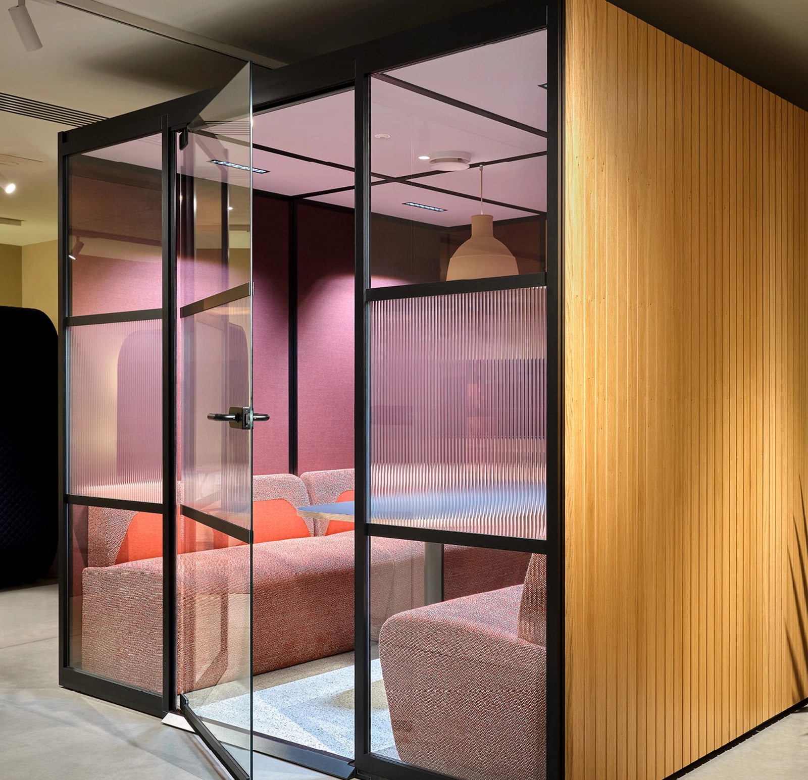 Mewsconnectclosedxl4